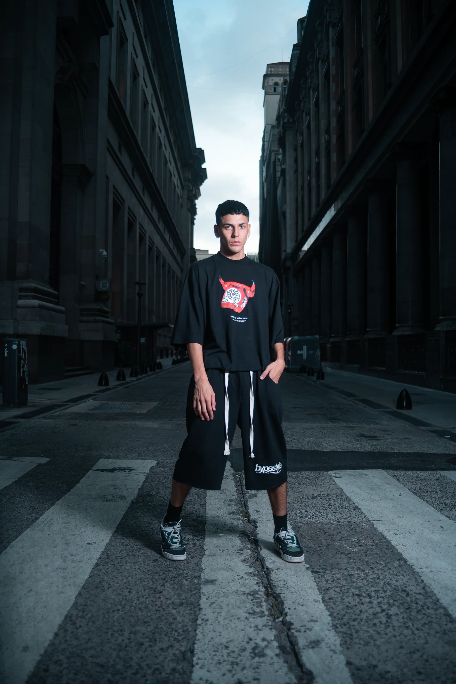 Teléfono Rojo Tee — Neo Pistea x Hypestyle — lookbook