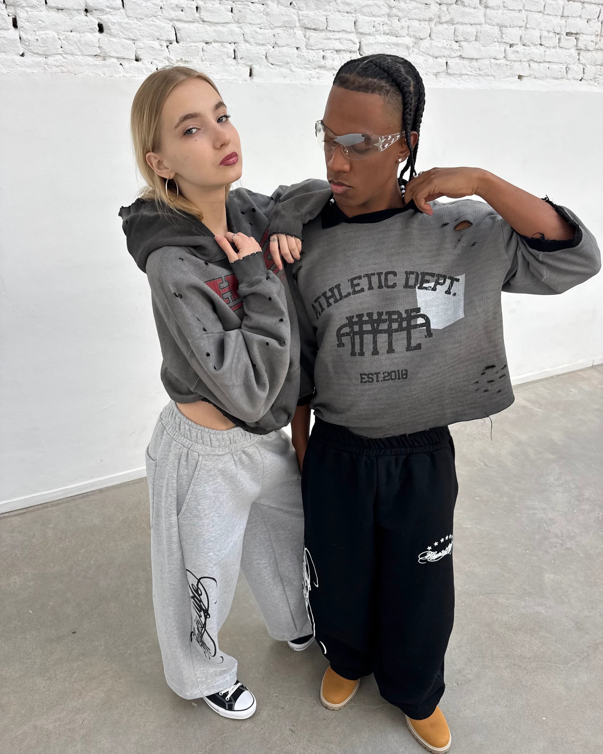 Hype Distressed Hoodie gris y Athletic Dept Polo gris, Spring Summer 27